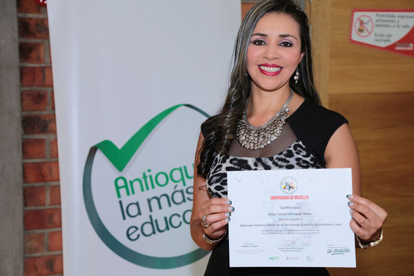 Graduación de experiencias de formación virtual – Antioquia Potable y Limpia
Graduación de experiencias de formación virtual – Antioquia Potable y Limpia
Fecha: Noviembre 11 de 2015. Lugar: Teatro Gabriel Obregón Botero de la Universidad de Medellín
Para descargar esta fotografía en alta resolución, haga clic sobre la imagen hasta que la misma se despliegue en la pantalla completa; luego dé clic derecho y elija la opción "guardar imagen como". 
En caso de publicación por cualquier medio, solicitamos acompañarla del crédito: "Foto EPM"
Palabras clave: Graduación experiencias formación virtual Antioquia Potable Limpia