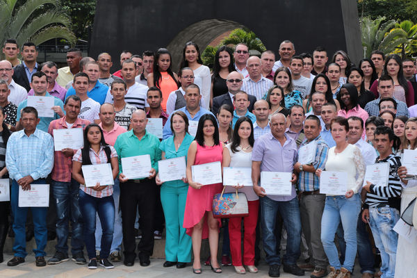 Graduación de experiencias de formación virtual – Antioquia Potable y Limpia
Graduación de experiencias de formación virtual – Antioquia Potable y Limpia
Fecha: Noviembre 11 de 2015. Lugar: Teatro Gabriel Obregón Botero de la Universidad de Medellín
Para descargar esta fotografía en alta resolución, haga clic sobre la imagen hasta que la misma se despliegue en la pantalla completa; luego dé clic derecho y elija la opción "guardar imagen como". 
En caso de publicación por cualquier medio, solicitamos acompañarla del crédito: "Foto EPM"
Palabras clave: Graduación experiencias formación virtual Antioquia Potable Limpia