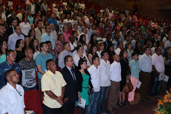 Graduación de experiencias de formación virtual – Antioquia Potable y Limpia
Graduación de experiencias de formación virtual – Antioquia Potable y Limpia
Fecha: Noviembre 11 de 2015. Lugar: Teatro Gabriel Obregón Botero de la Universidad de Medellín
Para descargar esta fotografía en alta resolución, haga clic sobre la imagen hasta que la misma se despliegue en la pantalla completa; luego dé clic derecho y elija la opción "guardar imagen como". 
En caso de publicación por cualquier medio, solicitamos acompañarla del crédito: "Foto EPM"
Palabras clave: Graduación experiencias formación virtual Antioquia Potable Limpia
