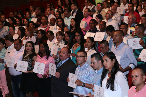 Graduación de experiencias de formación virtual – Antioquia Potable y Limpia
Graduación de experiencias de formación virtual – Antioquia Potable y Limpia
Fecha: Noviembre 11 de 2015. Lugar: Teatro Gabriel Obregón Botero de la Universidad de Medellín
Para descargar esta fotografía en alta resolución, haga clic sobre la imagen hasta que la misma se despliegue en la pantalla completa; luego dé clic derecho y elija la opción "guardar imagen como". 
En caso de publicación por cualquier medio, solicitamos acompañarla del crédito: "Foto EPM"
Palabras clave: Graduación experiencias formación virtual Antioquia Potable Limpia