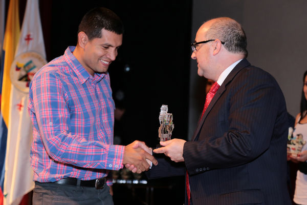 Graduación de experiencias de formación virtual – Antioquia Potable y Limpia
Graduación de experiencias de formación virtual – Antioquia Potable y Limpia
Fecha: Noviembre 11 de 2015. Lugar: Teatro Gabriel Obregón Botero de la Universidad de Medellín
Para descargar esta fotografía en alta resolución, haga clic sobre la imagen hasta que la misma se despliegue en la pantalla completa; luego dé clic derecho y elija la opción "guardar imagen como". 
En caso de publicación por cualquier medio, solicitamos acompañarla del crédito: "Foto EPM"
Palabras clave: Graduación experiencias formación virtual Antioquia Potable Limpia