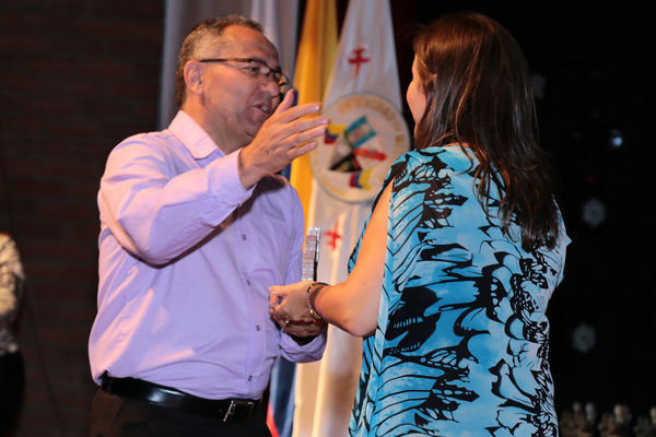Graduación de experiencias de formación virtual – Antioquia Potable y Limpia
Graduación de experiencias de formación virtual – Antioquia Potable y Limpia
Fecha: Noviembre 11 de 2015. Lugar: Teatro Gabriel Obregón Botero de la Universidad de Medellín
Para descargar esta fotografía en alta resolución, haga clic sobre la imagen hasta que la misma se despliegue en la pantalla completa; luego dé clic derecho y elija la opción "guardar imagen como". 
En caso de publicación por cualquier medio, solicitamos acompañarla del crédito: "Foto EPM"
Palabras clave: Graduación experiencias formación virtual Antioquia Potable Limpia