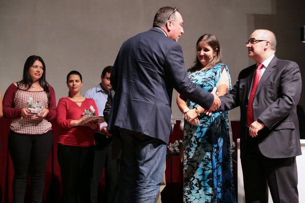 Graduación de experiencias de formación virtual – Antioquia Potable y Limpia
Graduación de experiencias de formación virtual – Antioquia Potable y Limpia
Fecha: Noviembre 11 de 2015. Lugar: Teatro Gabriel Obregón Botero de la Universidad de Medellín
Para descargar esta fotografía en alta resolución, haga clic sobre la imagen hasta que la misma se despliegue en la pantalla completa; luego dé clic derecho y elija la opción "guardar imagen como". 
En caso de publicación por cualquier medio, solicitamos acompañarla del crédito: "Foto EPM"
Palabras clave: Graduación experiencias formación virtual Antioquia Potable Limpia