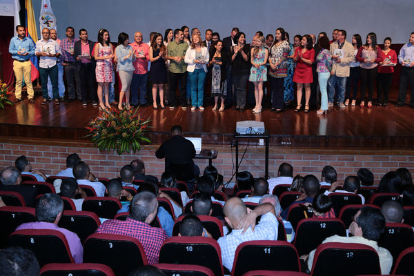 Graduación de experiencias de formación virtual – Antioquia Potable y Limpia
Graduación de experiencias de formación virtual – Antioquia Potable y Limpia
Fecha: Noviembre 11 de 2015. Lugar: Teatro Gabriel Obregón Botero de la Universidad de Medellín
Para descargar esta fotografía en alta resolución, haga clic sobre la imagen hasta que la misma se despliegue en la pantalla completa; luego dé clic derecho y elija la opción "guardar imagen como". 
En caso de publicación por cualquier medio, solicitamos acompañarla del crédito: "Foto EPM"

Palabras clave: Graduación experiencias formación virtual Antioquia Potable Limpia