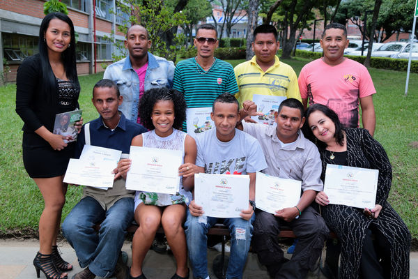 Graduación de experiencias de formación virtual – Antioquia Potable y Limpia
Graduación de experiencias de formación virtual – Antioquia Potable y Limpia
Fecha: Noviembre 11 de 2015. Lugar: Teatro Gabriel Obregón Botero de la Universidad de Medellín
Para descargar esta fotografía en alta resolución, haga clic sobre la imagen hasta que la misma se despliegue en la pantalla completa; luego dé clic derecho y elija la opción "guardar imagen como". 
En caso de publicación por cualquier medio, solicitamos acompañarla del crédito: "Foto EPM"

Palabras clave: Graduación experiencias formación virtual Antioquia Potable Limpia
