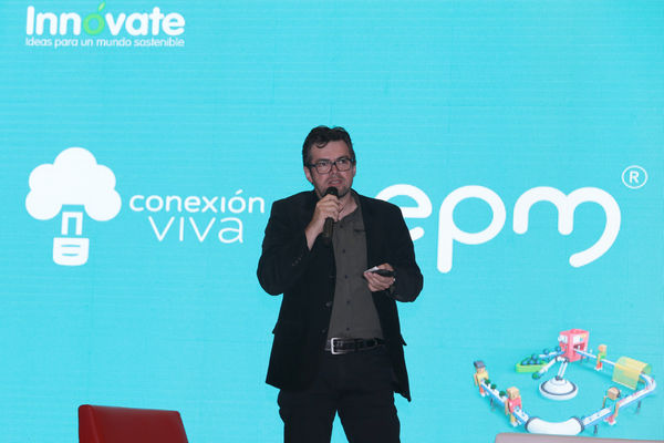 Innóvate
Innóvate
Fecha: Noviembre 13 de 2015. Lugar: Parque Explora
Para descargar esta fotografía en alta resolución, haga clic sobre la imagen hasta que la misma se despliegue en la pantalla completa; luego dé clic derecho y elija la opción "guardar imagen como". 
En caso de publicación por cualquier medio, solicitamos acompañarla del crédito: "Foto EPM"

Palabras clave: Innóvate
