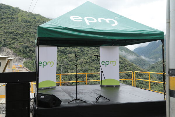 Visita presidente Iván Duque proyecto eléctrico Ituango
Visita presidente Iván Duque a proyecto eléctrico Ituango.
Fecha: 13 Noviembre 2020.
Para descargar esta fotografía en alta resolución, haga clic sobre la imagen hasta que la misma se despliegue en la pantalla completa; luego dé clic derecho y elija la opción "guardar imagen como". 
En caso de publicación por cualquier medio, solicitamos acompañarla del crédito: "Foto EPM"
Palabras clave: Visita presidente Iván Duque proyecto eléctrico Ituango