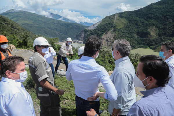 Visita presidente Iván Duque proyecto eléctrico Ituango
Visita presidente Iván Duque a proyecto eléctrico Ituango.
Fecha: 13 Noviembre 2020.
Para descargar esta fotografía en alta resolución, haga clic sobre la imagen hasta que la misma se despliegue en la pantalla completa; luego dé clic derecho y elija la opción "guardar imagen como". 
En caso de publicación por cualquier medio, solicitamos acompañarla del crédito: "Foto EPM"
Palabras clave: Visita presidente Iván Duque proyecto eléctrico Ituango