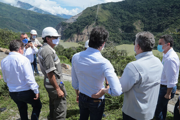 Visita presidente Iván Duque proyecto eléctrico Ituango
Visita presidente Iván Duque a proyecto eléctrico Ituango.
Fecha: 13 Noviembre 2020.
Para descargar esta fotografía en alta resolución, haga clic sobre la imagen hasta que la misma se despliegue en la pantalla completa; luego dé clic derecho y elija la opción "guardar imagen como". 
En caso de publicación por cualquier medio, solicitamos acompañarla del crédito: "Foto EPM"
Palabras clave: Visita presidente Iván Duque proyecto eléctrico Ituango