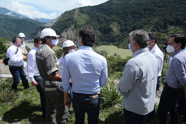 Visita presidente Iván Duque proyecto eléctrico Ituango
Visita presidente Iván Duque a proyecto eléctrico Ituango.
Fecha: 13 Noviembre 2020.
Para descargar esta fotografía en alta resolución, haga clic sobre la imagen hasta que la misma se despliegue en la pantalla completa; luego dé clic derecho y elija la opción "guardar imagen como". 
En caso de publicación por cualquier medio, solicitamos acompañarla del crédito: "Foto EPM"
Palabras clave: Visita presidente Iván Duque proyecto eléctrico Ituango