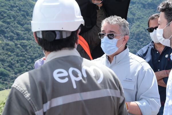 Visita presidente Iván Duque proyecto eléctrico Ituango
Visita presidente Iván Duque a proyecto eléctrico Ituango.
Fecha: 13 Noviembre 2020.
Para descargar esta fotografía en alta resolución, haga clic sobre la imagen hasta que la misma se despliegue en la pantalla completa; luego dé clic derecho y elija la opción "guardar imagen como". 
En caso de publicación por cualquier medio, solicitamos acompañarla del crédito: "Foto EPM"
Palabras clave: Visita presidente Iván Duque proyecto eléctrico Ituango