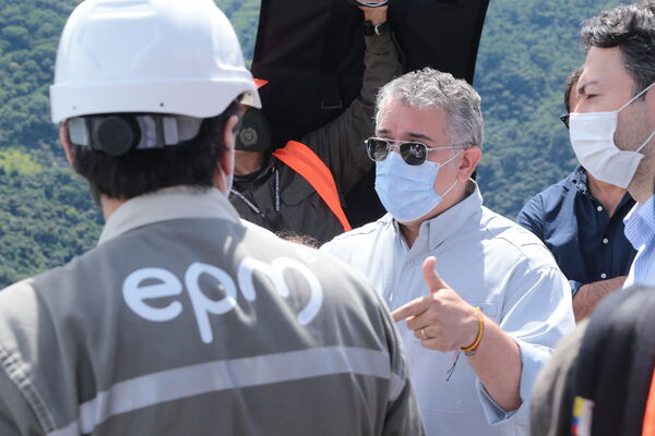 Visita presidente Iván Duque proyecto eléctrico Ituango
Visita presidente Iván Duque a proyecto eléctrico Ituango.
Fecha: 13 Noviembre 2020.
Para descargar esta fotografía en alta resolución, haga clic sobre la imagen hasta que la misma se despliegue en la pantalla completa; luego dé clic derecho y elija la opción "guardar imagen como". 
En caso de publicación por cualquier medio, solicitamos acompañarla del crédito: "Foto EPM"
Palabras clave: Visita presidente Iván Duque proyecto eléctrico Ituango