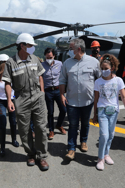 Visita presidente Iván Duque proyecto eléctrico Ituango
Visita presidente Iván Duque a proyecto eléctrico Ituango.
Fecha: 13 Noviembre 2020.
Para descargar esta fotografía en alta resolución, haga clic sobre la imagen hasta que la misma se despliegue en la pantalla completa; luego dé clic derecho y elija la opción "guardar imagen como". 
En caso de publicación por cualquier medio, solicitamos acompañarla del crédito: "Foto EPM"
Palabras clave: Visita presidente Iván Duque proyecto eléctrico Ituango