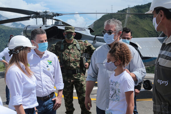 Visita presidente Iván Duque proyecto eléctrico Ituango
Visita presidente Iván Duque a proyecto eléctrico Ituango.
Fecha: 13 Noviembre 2020.
Para descargar esta fotografía en alta resolución, haga clic sobre la imagen hasta que la misma se despliegue en la pantalla completa; luego dé clic derecho y elija la opción "guardar imagen como". 
En caso de publicación por cualquier medio, solicitamos acompañarla del crédito: "Foto EPM"
Palabras clave: Visita presidente Iván Duque proyecto eléctrico Ituango