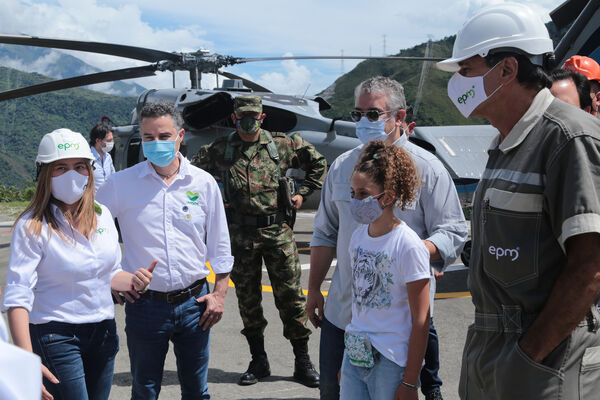 Visita presidente Iván Duque proyecto eléctrico Ituango
Visita presidente Iván Duque a proyecto eléctrico Ituango.
Fecha: 13 Noviembre 2020.
Para descargar esta fotografía en alta resolución, haga clic sobre la imagen hasta que la misma se despliegue en la pantalla completa; luego dé clic derecho y elija la opción "guardar imagen como". 
En caso de publicación por cualquier medio, solicitamos acompañarla del crédito: "Foto EPM"
Palabras clave: Visita presidente Iván Duque proyecto eléctrico Ituango