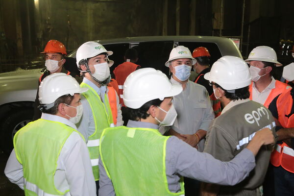 Visita presidente Iván Duque proyecto eléctrico Ituango
Visita presidente Iván Duque a proyecto eléctrico Ituango.
Fecha: 13 Noviembre 2020.
Para descargar esta fotografía en alta resolución, haga clic sobre la imagen hasta que la misma se despliegue en la pantalla completa; luego dé clic derecho y elija la opción "guardar imagen como". 
En caso de publicación por cualquier medio, solicitamos acompañarla del crédito: "Foto EPM"
Palabras clave: Visita presidente Iván Duque proyecto eléctrico Ituango