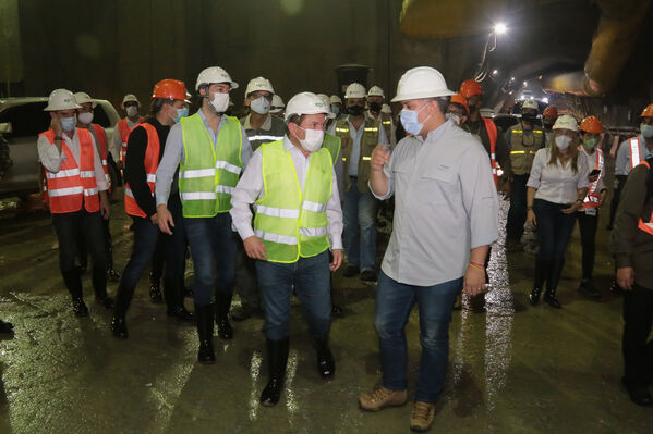 Visita presidente Iván Duque proyecto eléctrico Ituango
Visita presidente Iván Duque a proyecto eléctrico Ituango.
Fecha: 13 Noviembre 2020.
Para descargar esta fotografía en alta resolución, haga clic sobre la imagen hasta que la misma se despliegue en la pantalla completa; luego dé clic derecho y elija la opción "guardar imagen como". 
En caso de publicación por cualquier medio, solicitamos acompañarla del crédito: "Foto EPM"
Palabras clave: Visita presidente Iván Duque proyecto eléctrico Ituango