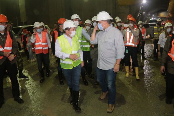 Visita presidente Iván Duque proyecto eléctrico Ituango
Visita presidente Iván Duque a proyecto eléctrico Ituango.
Fecha: 13 Noviembre 2020.
Para descargar esta fotografía en alta resolución, haga clic sobre la imagen hasta que la misma se despliegue en la pantalla completa; luego dé clic derecho y elija la opción "guardar imagen como". 
En caso de publicación por cualquier medio, solicitamos acompañarla del crédito: "Foto EPM"
Palabras clave: Visita presidente Iván Duque proyecto eléctrico Ituango