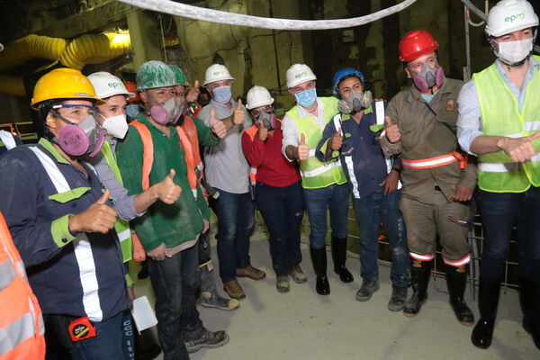 Visita presidente Iván Duque proyecto eléctrico Ituango
Visita presidente Iván Duque a proyecto eléctrico Ituango.
Fecha: 13 Noviembre 2020.
Para descargar esta fotografía en alta resolución, haga clic sobre la imagen hasta que la misma se despliegue en la pantalla completa; luego dé clic derecho y elija la opción "guardar imagen como". 
En caso de publicación por cualquier medio, solicitamos acompañarla del crédito: "Foto EPM"
Palabras clave: Visita presidente Iván Duque proyecto eléctrico Ituango