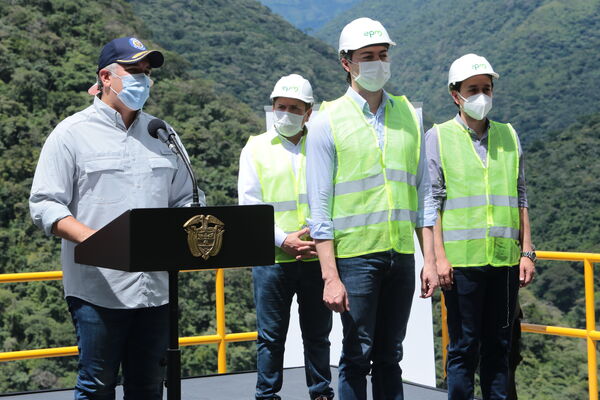 Visita presidente Iván Duque proyecto eléctrico Ituango
Visita presidente Iván Duque a proyecto eléctrico Ituango.
Fecha: 13 Noviembre 2020.
Para descargar esta fotografía en alta resolución, haga clic sobre la imagen hasta que la misma se despliegue en la pantalla completa; luego dé clic derecho y elija la opción "guardar imagen como". 
En caso de publicación por cualquier medio, solicitamos acompañarla del crédito: "Foto EPM"
Palabras clave: Visita presidente Iván Duque proyecto eléctrico Ituango