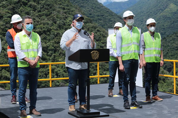 Visita presidente Iván Duque proyecto eléctrico Ituango
Visita presidente Iván Duque a proyecto eléctrico Ituango.
Fecha: 13 Noviembre 2020.
Para descargar esta fotografía en alta resolución, haga clic sobre la imagen hasta que la misma se despliegue en la pantalla completa; luego dé clic derecho y elija la opción "guardar imagen como". 
En caso de publicación por cualquier medio, solicitamos acompañarla del crédito: "Foto EPM"
Palabras clave: Visita presidente Iván Duque proyecto eléctrico Ituango