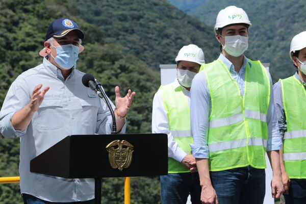 Visita presidente Iván Duque proyecto eléctrico Ituango
Visita presidente Iván Duque a proyecto eléctrico Ituango.
Fecha: 13 Noviembre 2020.
Para descargar esta fotografía en alta resolución, haga clic sobre la imagen hasta que la misma se despliegue en la pantalla completa; luego dé clic derecho y elija la opción "guardar imagen como". 
En caso de publicación por cualquier medio, solicitamos acompañarla del crédito: "Foto EPM"
Palabras clave: Visita presidente Iván Duque proyecto eléctrico Ituango