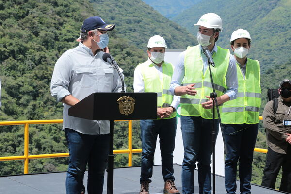 Visita presidente Iván Duque proyecto eléctrico Ituango
Visita presidente Iván Duque a proyecto eléctrico Ituango.
Fecha: 13 Noviembre 2020.
Para descargar esta fotografía en alta resolución, haga clic sobre la imagen hasta que la misma se despliegue en la pantalla completa; luego dé clic derecho y elija la opción "guardar imagen como". 
En caso de publicación por cualquier medio, solicitamos acompañarla del crédito: "Foto EPM"
Palabras clave: Visita presidente Iván Duque proyecto eléctrico Ituango