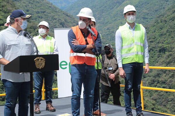 Visita presidente Iván Duque proyecto eléctrico Ituango
Visita presidente Iván Duque a proyecto eléctrico Ituango.
Fecha: 13 Noviembre 2020.
Para descargar esta fotografía en alta resolución, haga clic sobre la imagen hasta que la misma se despliegue en la pantalla completa; luego dé clic derecho y elija la opción "guardar imagen como". 
En caso de publicación por cualquier medio, solicitamos acompañarla del crédito: "Foto EPM"
Palabras clave: Visita presidente Iván Duque proyecto eléctrico Ituango