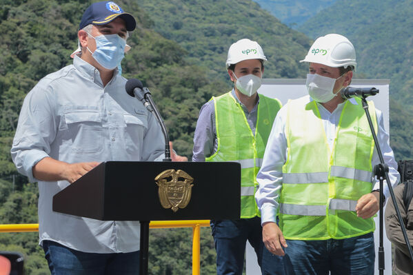 Visita presidente Iván Duque proyecto eléctrico Ituango
Visita presidente Iván Duque a proyecto eléctrico Ituango.
Fecha: 13 Noviembre 2020.
Para descargar esta fotografía en alta resolución, haga clic sobre la imagen hasta que la misma se despliegue en la pantalla completa; luego dé clic derecho y elija la opción "guardar imagen como". 
En caso de publicación por cualquier medio, solicitamos acompañarla del crédito: "Foto EPM"
Palabras clave: Visita presidente Iván Duque proyecto eléctrico Ituango