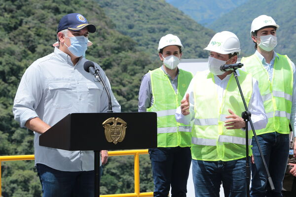 Visita presidente Iván Duque proyecto eléctrico Ituango
Visita presidente Iván Duque a proyecto eléctrico Ituango.
Fecha: 13 Noviembre 2020.
Para descargar esta fotografía en alta resolución, haga clic sobre la imagen hasta que la misma se despliegue en la pantalla completa; luego dé clic derecho y elija la opción "guardar imagen como". 
En caso de publicación por cualquier medio, solicitamos acompañarla del crédito: "Foto EPM"
Palabras clave: Visita presidente Iván Duque proyecto eléctrico Ituango