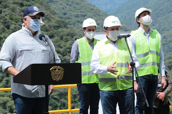 Visita presidente Iván Duque proyecto eléctrico Ituango
Visita presidente Iván Duque a proyecto eléctrico Ituango.
Fecha: 13 Noviembre 2020.
Para descargar esta fotografía en alta resolución, haga clic sobre la imagen hasta que la misma se despliegue en la pantalla completa; luego dé clic derecho y elija la opción "guardar imagen como". 
En caso de publicación por cualquier medio, solicitamos acompañarla del crédito: "Foto EPM"
Palabras clave: Visita presidente Iván Duque proyecto eléctrico Ituango