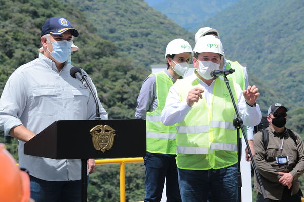 Visita presidente Iván Duque proyecto eléctrico Ituango
Visita presidente Iván Duque a proyecto eléctrico Ituango.
Fecha: 13 Noviembre 2020.
Para descargar esta fotografía en alta resolución, haga clic sobre la imagen hasta que la misma se despliegue en la pantalla completa; luego dé clic derecho y elija la opción "guardar imagen como". 
En caso de publicación por cualquier medio, solicitamos acompañarla del crédito: "Foto EPM"
Palabras clave: Visita presidente Iván Duque proyecto eléctrico Ituango