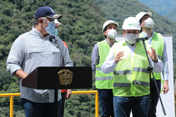 Visita presidente Iván Duque proyecto eléctrico Ituango
Visita presidente Iván Duque a proyecto eléctrico Ituango.
Fecha: 13 Noviembre 2020.
Para descargar esta fotografía en alta resolución, haga clic sobre la imagen hasta que la misma se despliegue en la pantalla completa; luego dé clic derecho y elija la opción "guardar imagen como". 
En caso de publicación por cualquier medio, solicitamos acompañarla del crédito: "Foto EPM"
Palabras clave: Visita presidente Iván Duque proyecto eléctrico Ituango