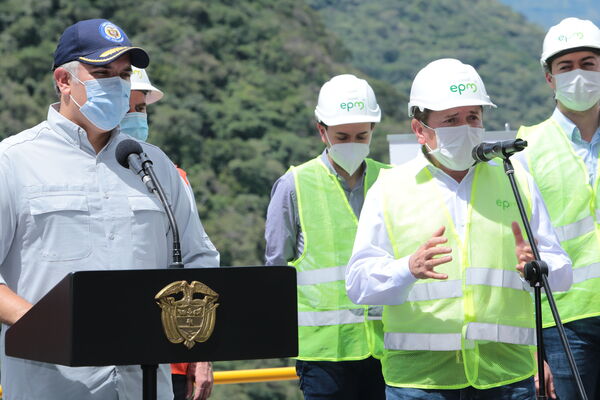 Visita presidente Iván Duque proyecto eléctrico Ituango
Visita presidente Iván Duque a proyecto eléctrico Ituango.
Fecha: 13 Noviembre 2020.
Para descargar esta fotografía en alta resolución, haga clic sobre la imagen hasta que la misma se despliegue en la pantalla completa; luego dé clic derecho y elija la opción "guardar imagen como". 
En caso de publicación por cualquier medio, solicitamos acompañarla del crédito: "Foto EPM"
Palabras clave: Visita presidente Iván Duque proyecto eléctrico Ituango