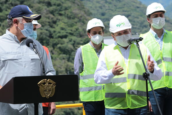 Visita presidente Iván Duque proyecto eléctrico Ituango
Visita presidente Iván Duque a proyecto eléctrico Ituango.
Fecha: 13 Noviembre 2020.
Para descargar esta fotografía en alta resolución, haga clic sobre la imagen hasta que la misma se despliegue en la pantalla completa; luego dé clic derecho y elija la opción "guardar imagen como". 
En caso de publicación por cualquier medio, solicitamos acompañarla del crédito: "Foto EPM"
Palabras clave: Visita presidente Iván Duque proyecto eléctrico Ituango