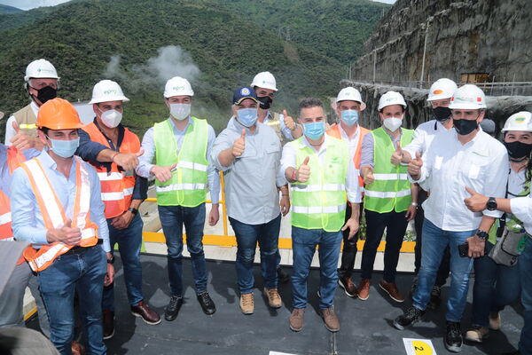 Visita presidente Iván Duque proyecto eléctrico Ituango
Visita presidente Iván Duque a proyecto eléctrico Ituango.
Fecha: 13 Noviembre 2020.
Para descargar esta fotografía en alta resolución, haga clic sobre la imagen hasta que la misma se despliegue en la pantalla completa; luego dé clic derecho y elija la opción "guardar imagen como". 
En caso de publicación por cualquier medio, solicitamos acompañarla del crédito: "Foto EPM"
Palabras clave: Visita presidente Iván Duque proyecto eléctrico Ituango