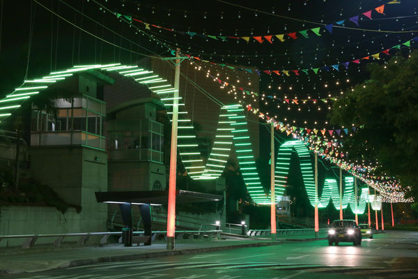 Alumbrado Navideño 2015
Alumbrado Navideño 2015
Fecha: Noviembre 17 de 2015. 
Para descargar esta fotografía en alta resolución, haga clic sobre la imagen hasta que la misma se despliegue en la pantalla completa; luego dé clic derecho y elija la opción "guardar imagen como". 
En caso de publicación por cualquier medio, solicitamos acompañarla del crédito: "Foto EPM"
Palabras clave: Alumbrado Navideño 2015