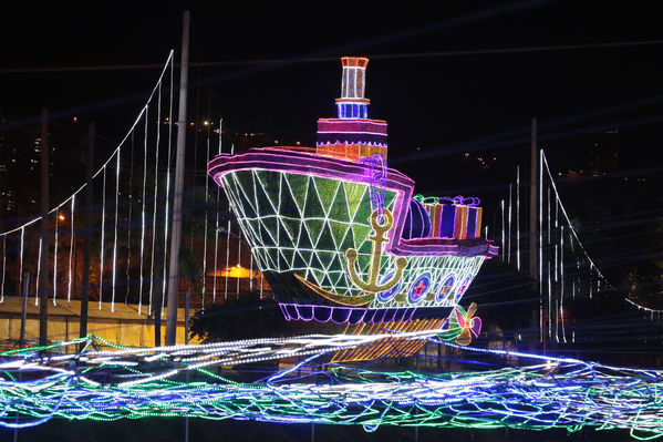 Encendido del Alumbrado Navideño 2014
Encendido del Alumbrado Navideño 2014
Fecha: Noviembre 18 de 2014
Para descargar esta fotografía en alta resolución, haga clic sobre la imagen hasta que la misma se despliegue en la pantalla completa; luego dé clic derecho y elija la opción "guardar imagen como". 
En caso de publicación por cualquier medio, solicitamos acompañarla del crédito: "Foto EPM"
Palabras clave: Encendido Alumbrado Navideño 2014