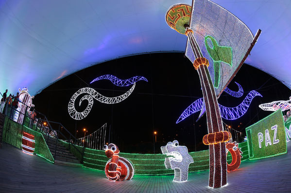 Encendido del Alumbrado Navideño 2014
Encendido del Alumbrado Navideño 2014
Fecha: Noviembre 18 de 2014
Para descargar esta fotografía en alta resolución, haga clic sobre la imagen hasta que la misma se despliegue en la pantalla completa; luego dé clic derecho y elija la opción "guardar imagen como". 
En caso de publicación por cualquier medio, solicitamos acompañarla del crédito: "Foto EPM"
Palabras clave: Encendido Alumbrado Navideño 2014
