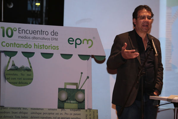 Encuentro de Medios Alternativos 
Encuentro de Medios Alternativos 
Fecha: Noviembre 20 de 2014
Para descargar esta fotografía en alta resolución, haga clic sobre la imagen hasta que la misma se despliegue en la pantalla completa; luego dé clic derecho y elija la opción "guardar imagen como". 
En caso de publicación por cualquier medio, solicitamos acompañarla del crédito: "Foto EPM"
Palabras clave: Encuentro Medios Alternativos