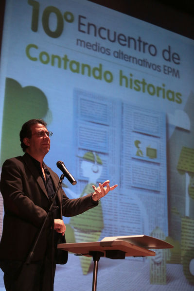 Encuentro de Medios Alternativos 
Encuentro de Medios Alternativos 
Fecha: Noviembre 20 de 2014
Para descargar esta fotografía en alta resolución, haga clic sobre la imagen hasta que la misma se despliegue en la pantalla completa; luego dé clic derecho y elija la opción "guardar imagen como". 
En caso de publicación por cualquier medio, solicitamos acompañarla del crédito: "Foto EPM"
Palabras clave: Encuentro Medios Alternativos