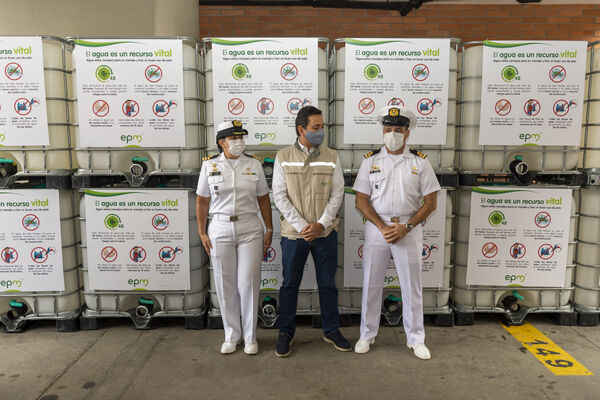 Donación tanques Agua San Andrés Isla
Donación tanques Agua a San Andrés Isla
Fecha: 23 Noviembre 2020
Para descargar esta fotografía en alta resolución, haga clic sobre la imagen hasta que la misma se despliegue en la pantalla completa; luego dé clic derecho y elija la opción "guardar imagen como". 
En caso de publicación por cualquier medio, solicitamos acompañarla del crédito: "Foto EPM"
Palabras clave: Donación tanques Agua San Andrés Isla