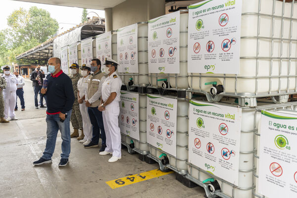 Donación tanques Agua San Andrés Isla
Donación tanques Agua a San Andrés Isla
Fecha: 23 Noviembre 2020
Para descargar esta fotografía en alta resolución, haga clic sobre la imagen hasta que la misma se despliegue en la pantalla completa; luego dé clic derecho y elija la opción "guardar imagen como". 
En caso de publicación por cualquier medio, solicitamos acompañarla del crédito: "Foto EPM"
Palabras clave: Donación tanques Agua San Andrés Isla