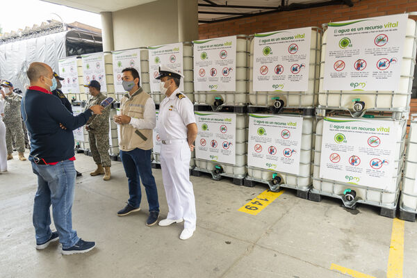 Donación tanques Agua San Andrés Isla
Donación tanques Agua a San Andrés Isla
Fecha: 23 Noviembre 2020
Para descargar esta fotografía en alta resolución, haga clic sobre la imagen hasta que la misma se despliegue en la pantalla completa; luego dé clic derecho y elija la opción "guardar imagen como". 
En caso de publicación por cualquier medio, solicitamos acompañarla del crédito: "Foto EPM"
Palabras clave: Donación tanques Agua San Andrés Isla