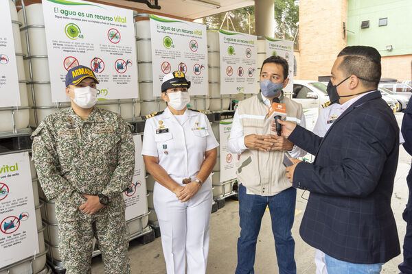 Donación tanques Agua San Andrés Isla
Donación tanques Agua a San Andrés Isla
Fecha: 23 Noviembre 2020
Para descargar esta fotografía en alta resolución, haga clic sobre la imagen hasta que la misma se despliegue en la pantalla completa; luego dé clic derecho y elija la opción "guardar imagen como". 
En caso de publicación por cualquier medio, solicitamos acompañarla del crédito: "Foto EPM"
Palabras clave: Donación tanques Agua San Andrés Isla