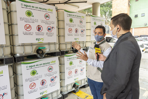 Donación tanques Agua San Andrés Isla
Donación tanques Agua a San Andrés Isla
Fecha: 23 Noviembre 2020
Para descargar esta fotografía en alta resolución, haga clic sobre la imagen hasta que la misma se despliegue en la pantalla completa; luego dé clic derecho y elija la opción "guardar imagen como". 
En caso de publicación por cualquier medio, solicitamos acompañarla del crédito: "Foto EPM"
Palabras clave: Donación tanques Agua San Andrés Isla