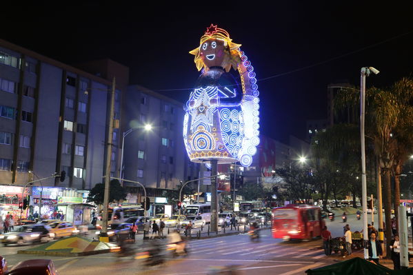 Ensayo del Alumbrado Navideño
Ensayo del Alumbrado Navideño
Fecha: Noviembre 25 de 2016
Para descargar esta fotografía en alta resolución, haga clic sobre la imagen hasta que la misma se despliegue en la pantalla completa; luego dé clic derecho y elija la opción "guardar imagen como". 
En caso de publicación por cualquier medio, solicitamos acompañarla del crédito: "Foto EPM"
Palabras clave: Ensayo Alumbrado Navideño