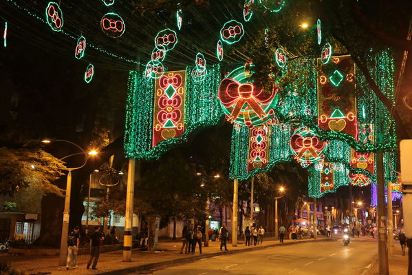 Ensayo del Alumbrado Navideño
Ensayo del Alumbrado Navideño
Fecha: Noviembre 25 de 2016
Para descargar esta fotografía en alta resolución, haga clic sobre la imagen hasta que la misma se despliegue en la pantalla completa; luego dé clic derecho y elija la opción "guardar imagen como". 
En caso de publicación por cualquier medio, solicitamos acompañarla del crédito: "Foto EPM"
Palabras clave: Ensayo Alumbrado Navideño