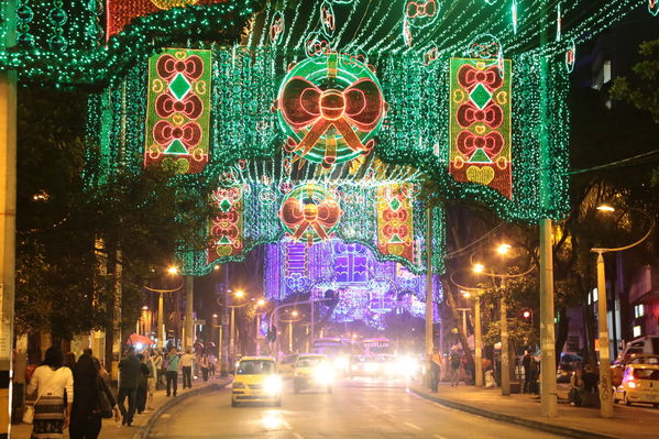 Ensayo del Alumbrado Navideño
Ensayo del Alumbrado Navideño
Fecha: Noviembre 25 de 2016
Para descargar esta fotografía en alta resolución, haga clic sobre la imagen hasta que la misma se despliegue en la pantalla completa; luego dé clic derecho y elija la opción "guardar imagen como". 
En caso de publicación por cualquier medio, solicitamos acompañarla del crédito: "Foto EPM"
Palabras clave: Ensayo Alumbrado Navideño