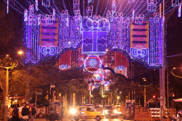 Ensayo del Alumbrado Navideño
Ensayo del Alumbrado Navideño
Fecha: Noviembre 25 de 2016
Para descargar esta fotografía en alta resolución, haga clic sobre la imagen hasta que la misma se despliegue en la pantalla completa; luego dé clic derecho y elija la opción "guardar imagen como". 
En caso de publicación por cualquier medio, solicitamos acompañarla del crédito: "Foto EPM"
Palabras clave: Ensayo Alumbrado Navideño